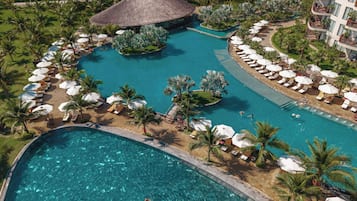 3 piscines extérieures, parasols de plage