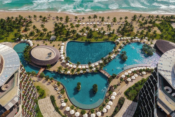 3 outdoor pools, pool umbrellas