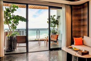 Suite Sea View with Children Themed Room | Wohnbereich