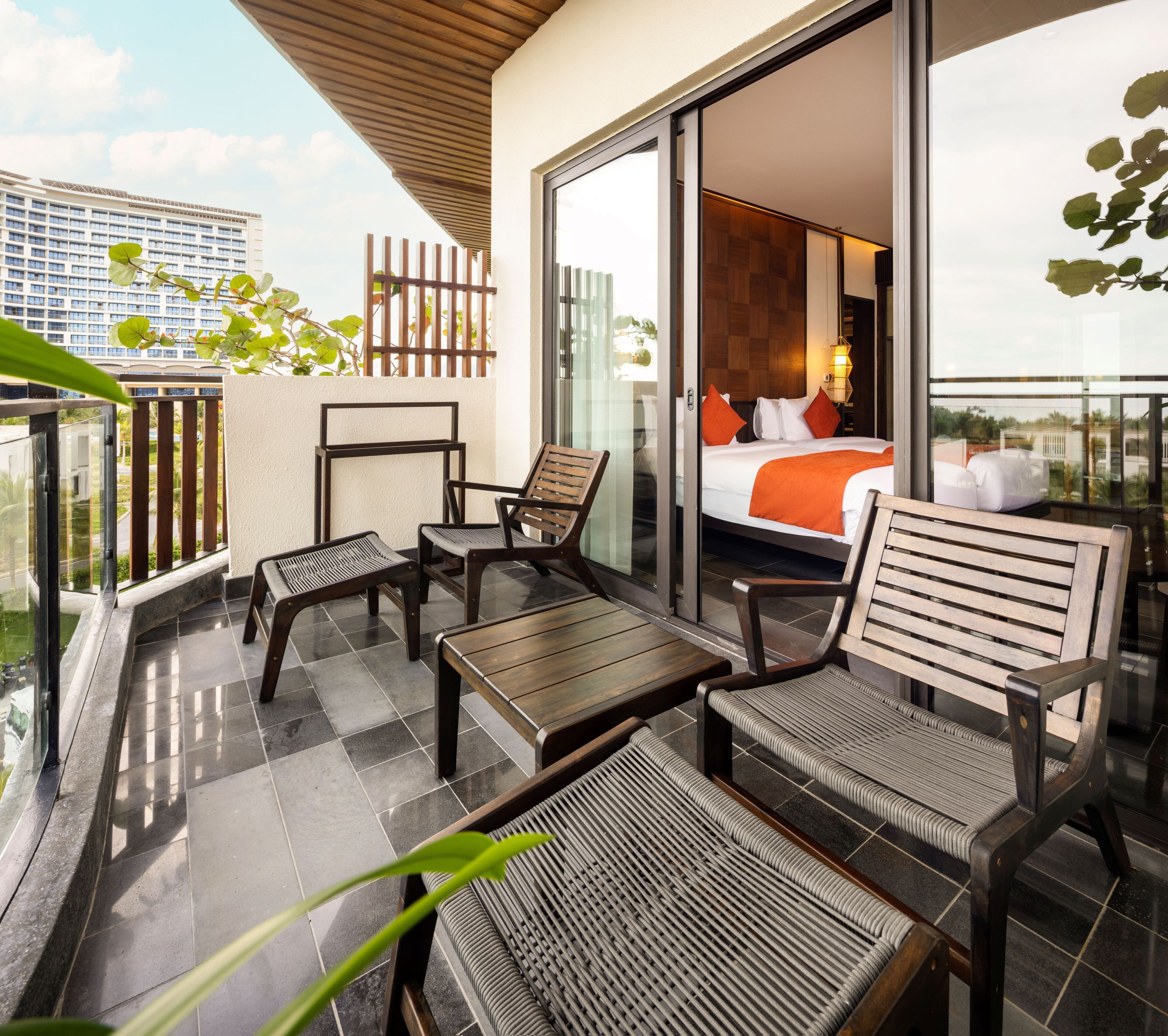 Family Suite 2-Bedroom Sea View with Children Themed Room | Free minibar items, in-room safe, desk, iron/ironing board