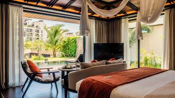 Villa, 1 soverom (Pool) | Minibarvarer (inkludert), safe på rommet og skrivebord