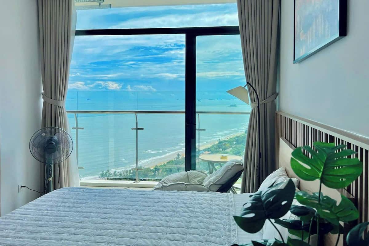 Family Apartment, Balcony, Sea View | 2 bedrooms, Egyptian cotton sheets, premium bedding, memory foam beds