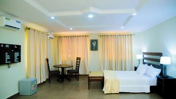 Deluxe-værelse til 4 personer - 1 kingsize-seng | Minibar, gratis Wi-Fi, sengetøj