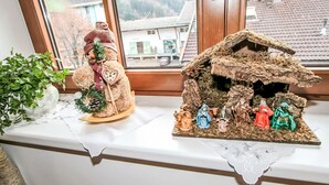 A nativity scene and a decorative tree on a windowsill. - Apartment Plank by Interhome (Kaltenbach)