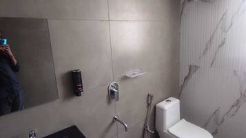 Deluxe Double Room | Bathroom | Shower, free toiletries, soap, toilet paper