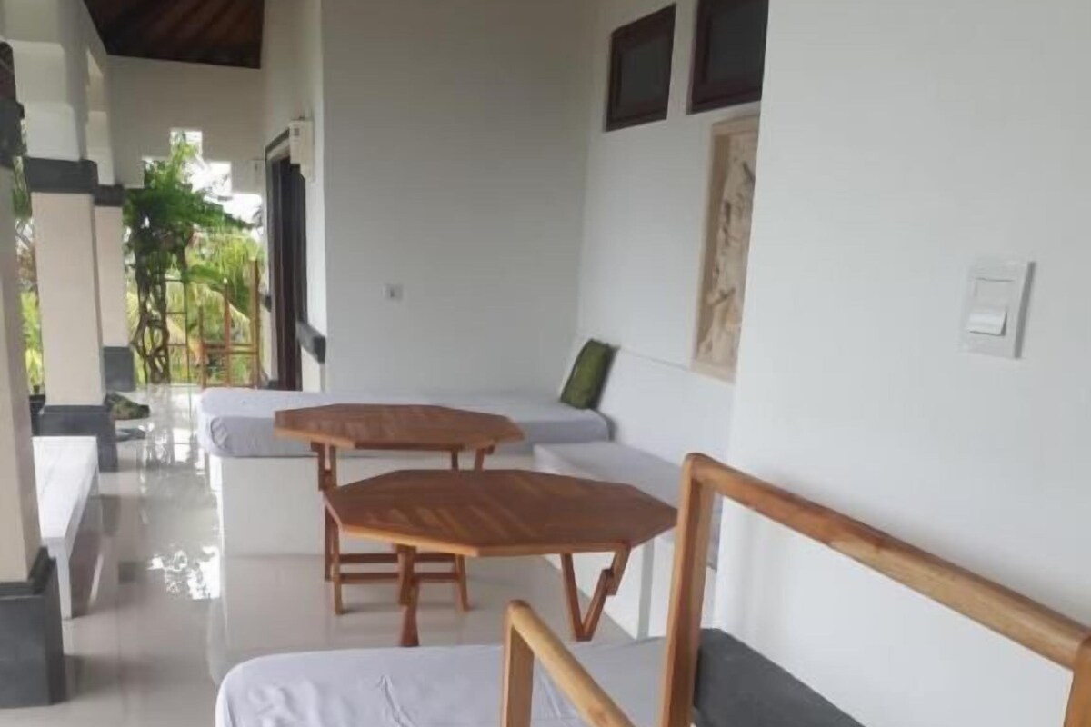 Classic Villa, 1 Bedroom | Private kitchen | Stovetop, electric kettle, toaster, cookware/dishes/utensils