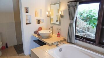 Superior Villa, 2 Bedrooms, Sea View | Bathroom | Towels, soap, shampoo, toilet paper