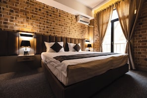 Deluxe Tek Büyük veya İki Ayrı Yataklı Oda, 2 Yatak Odası, Balkon | Anti alerjik yatak takımı, Select Comfort yatak, ayrı ayrı döşenmiş 