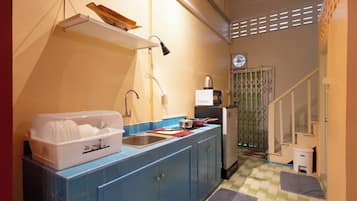 Refrigerador, placa de cocina, tetera/pava eléctrica