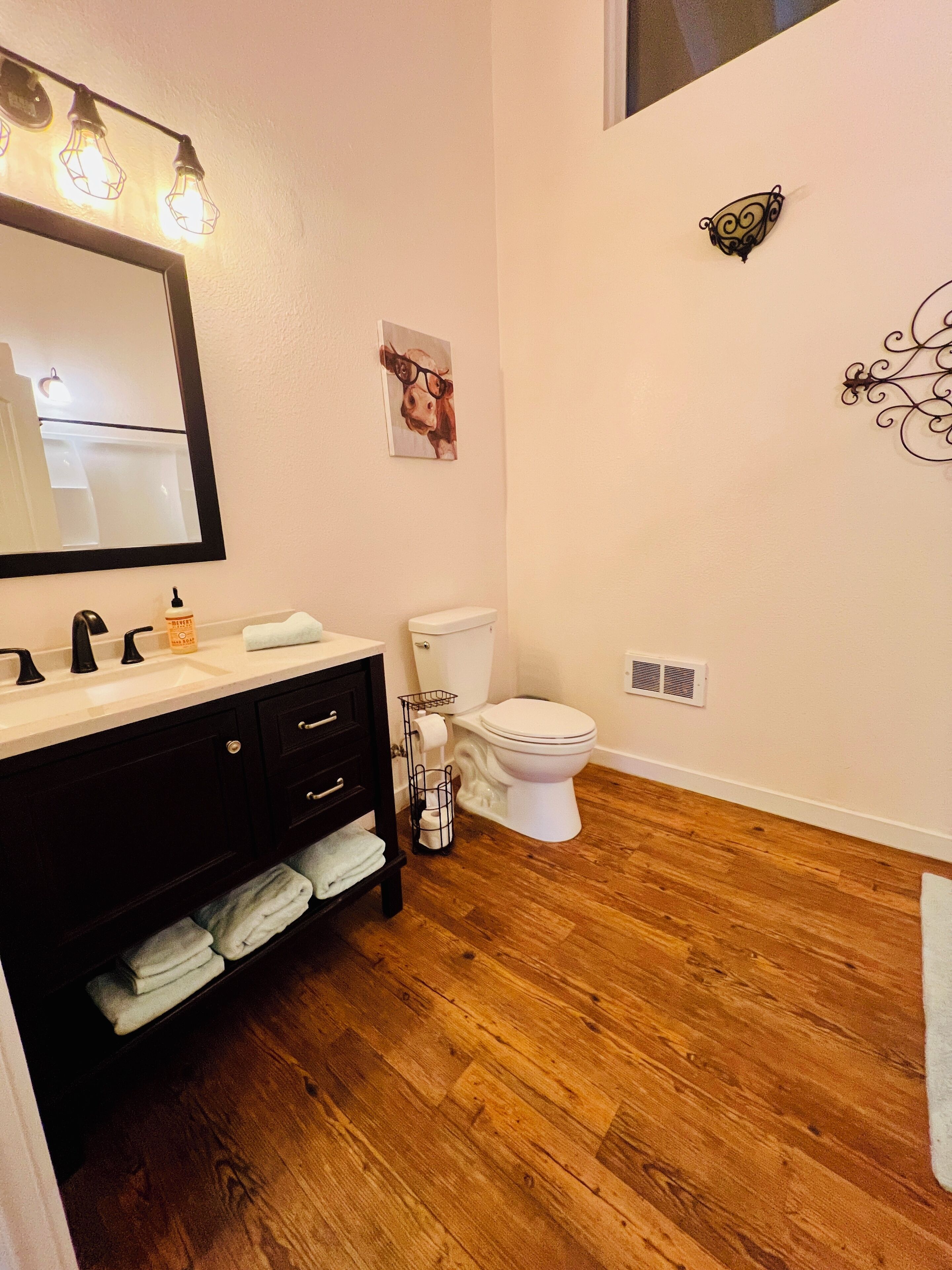 Doccia, asciugacapelli, asciugamani, sapone