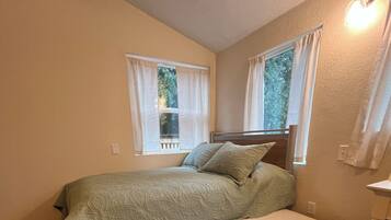 1 slaapkamer, een bureau, wifi, beddengoed