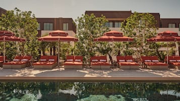 Hồ bơi ngoài trời, mở cửa từ 7:00 đến 22:00, lều miễn phí