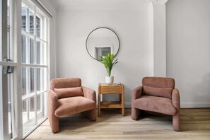 Interior - Charming 2-Bed Home with Outdoor Space in Cremorne (Cremorne)