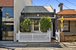 Exterior detail - Charming 2-Bed Home with Outdoor Space in Cremorne (Cremorne)