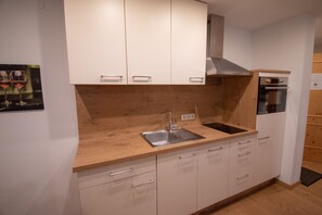 Kjøleskap, mikrobølgeovn, ovn og oppvaskmaskin