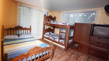 3 bedrooms, WiFi, bed sheets