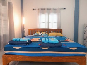 Chambre Standard double | Ameublement unique, bureau, espace de travail pour ordinateurs portables
