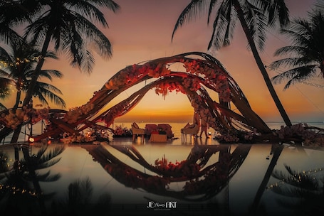 3 piscinas al aire libre, sombrillas, sillones reclinables de piscina