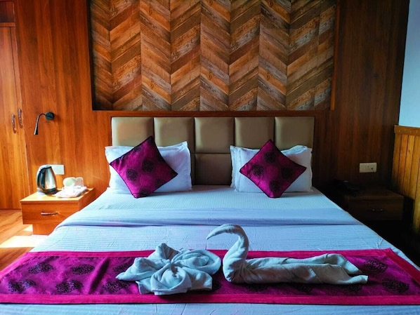 Deluxe Room | Egyptian cotton sheets, premium bedding, down comforters