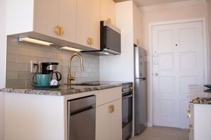 Dishwasher, cookware/dishes/utensils