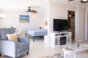 2 bedrooms, desk, iron/ironing board, free WiFi - 610 Beachfront Pearl, Ocean views, easy Beach access! (Galveston)