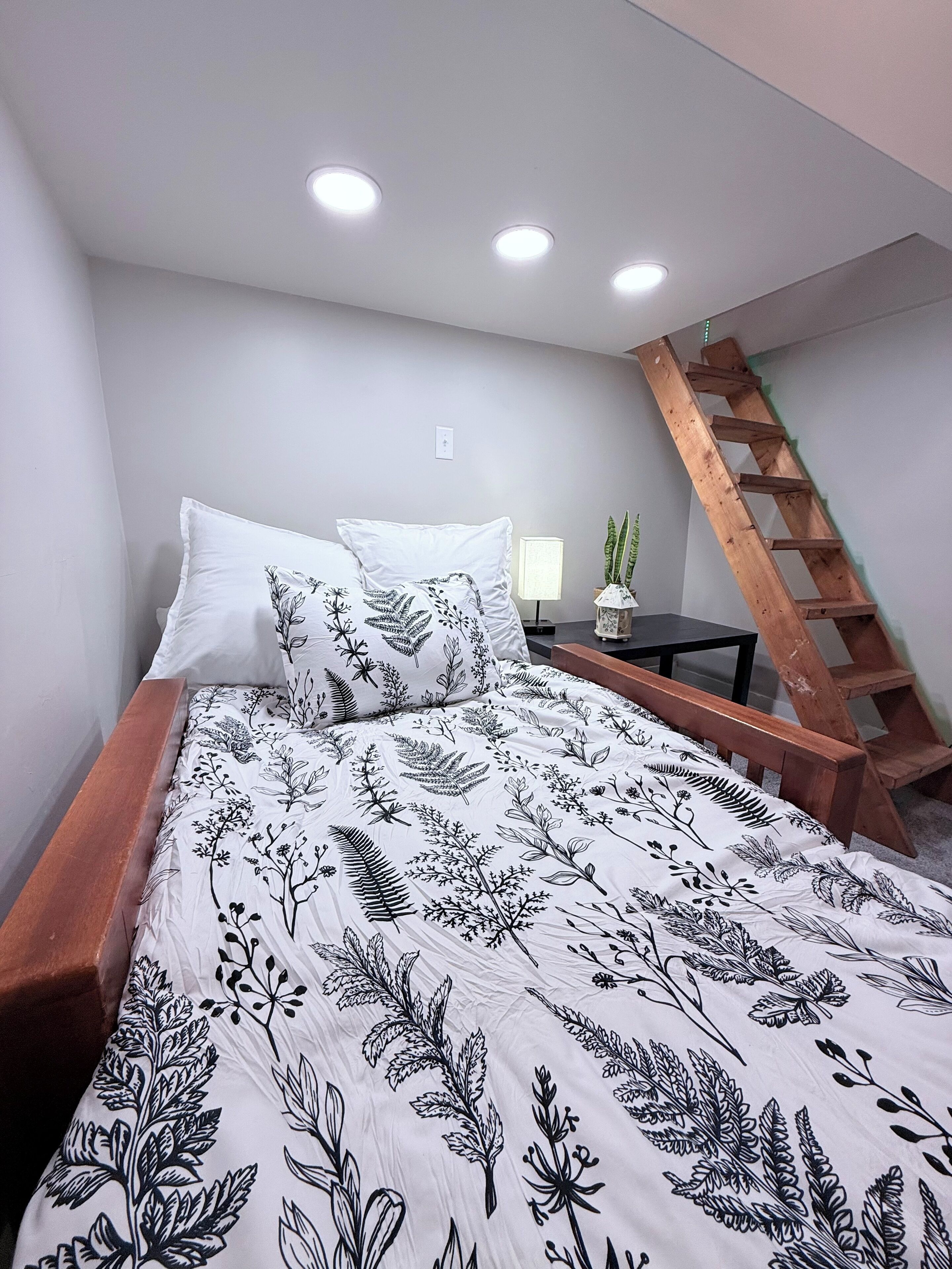 2 室のベッドルーム、WiFi (無料)、ベッドシーツ