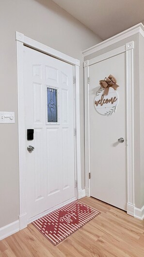 Interior - Cornhusker Stadium Lodge (Lincoln)