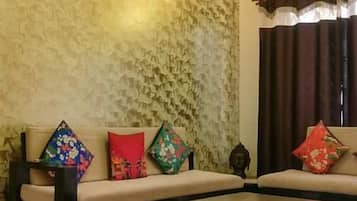 Luxury Apartment, 2 Bedrooms, Kitchen | Living area