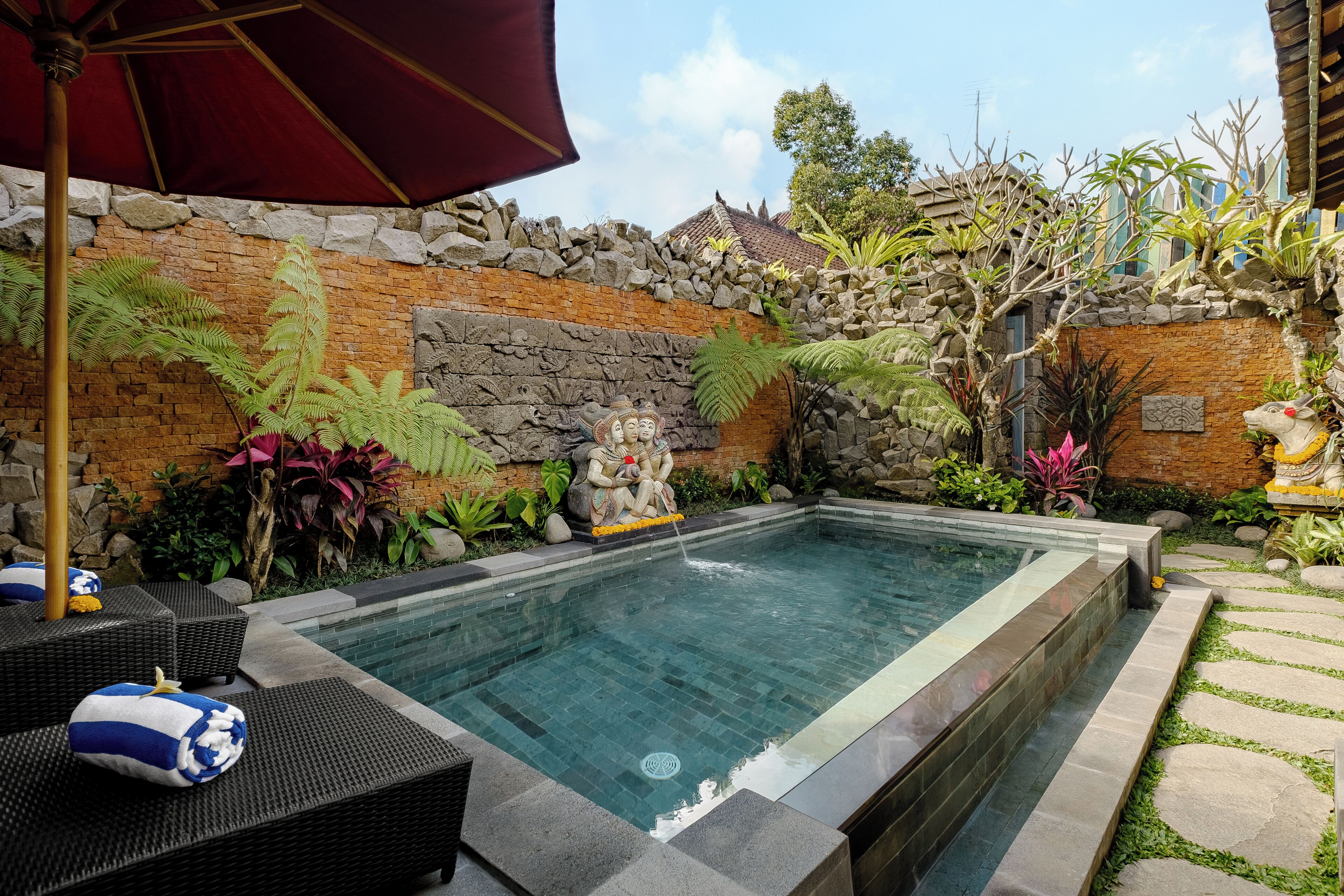 حمّام سباحة خارجي