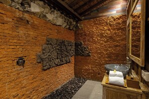 Villa, Pool View | Bathroom | Separate tub and shower, free toiletries, hair dryer, bathrobes - Astala Ubud Villa (Ubud)