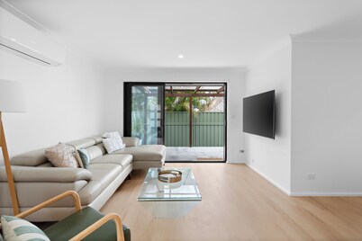 Banksia Breeze Villa - 100m to One Mile Beach