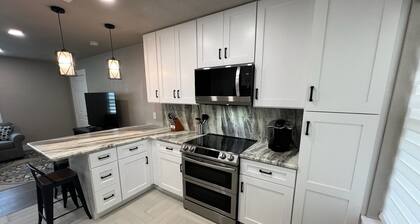 Charming 2-bedroom condo with AC and WiFi in phenomenal Fort Worth!