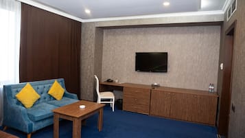 Standard-Doppelzimmer | Schreibtisch, laptopgeeigneter Arbeitsplatz, Verdunkelungsvorhänge