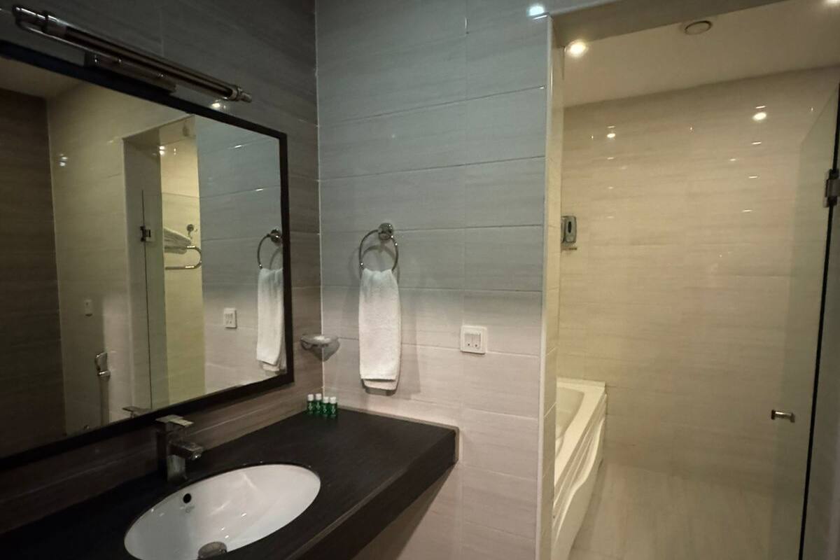 Standard Twin Room | Bathroom