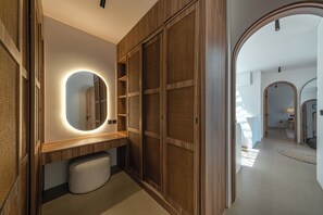 Villa Luxe, patio, vue piscine | Armoire