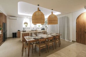 Villa Luxe, patio, vue piscine | Salle à manger