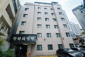 Front of property - JANGWONLIVINGTEL (Daegu)