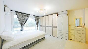 Habitació (the four seasons)