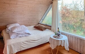 6 bedrooms, travel cot, free WiFi