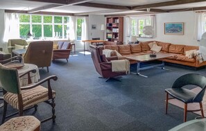 智能電視、乒乓球設施