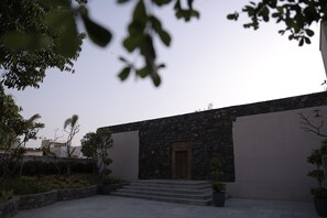 Entrée de l’hébergement