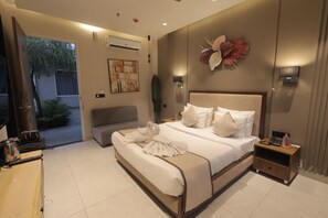 Deluxe kamer, terras, uitzicht op resort | Uitzicht op het resort