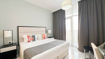 Estúdio conforto, sacada, vista para a cidade | Espaço de trabalho para notebook, ferros/tábuas de passar roupa