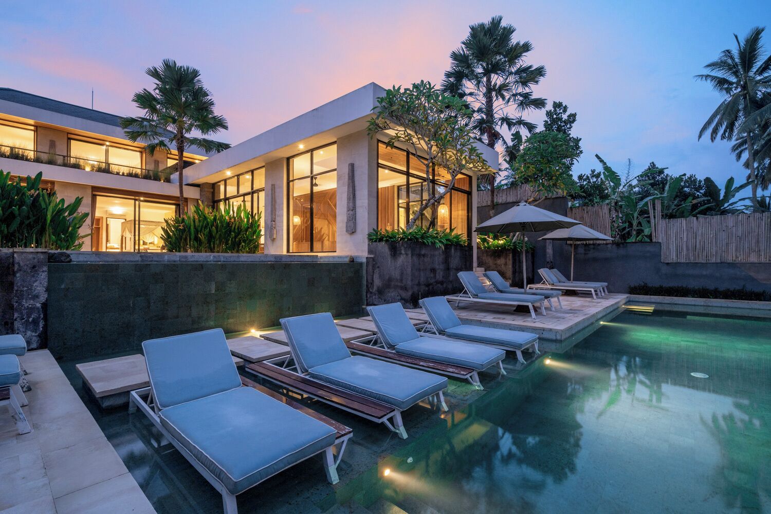 Kolam renang outdoor