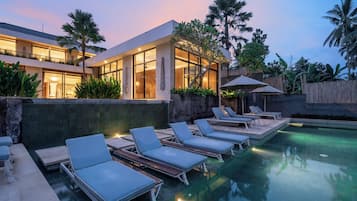 Kolam renang outdoor