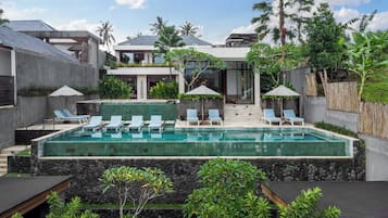 Kolam renang outdoor