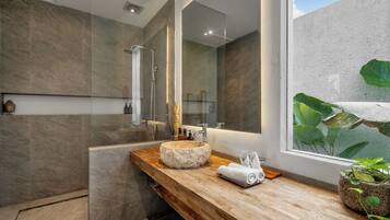 Family Villa, 6 Bedrooms, Pool View | Bathroom