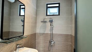 Luxury Apartment, Balcony, City View | Bathroom | Hydromassage showerhead, free toiletries, hair dryer, slippers