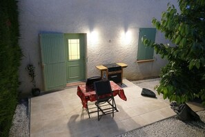 تناول الطعام بالخارج