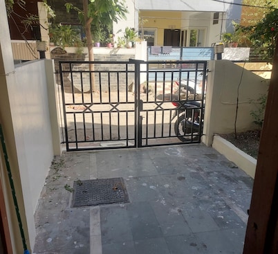 Home Stay with Sanjeev: 2-bedroom house in enchanting Indore with AC, WiFi